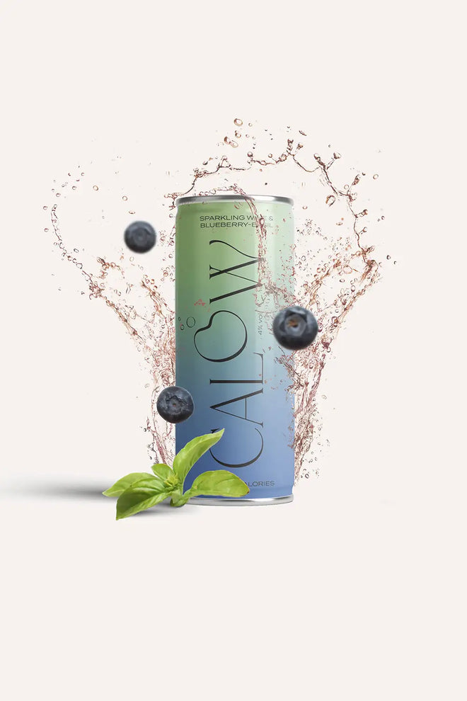 Foto von einer CALOW Blueberry-Basil Dose mit Früchten